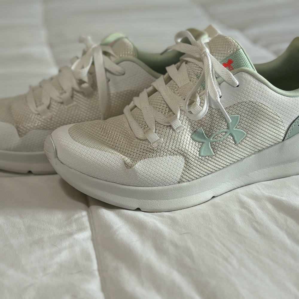 Under Armour Womens White/Teal Running Shoes Sneakers Size 9